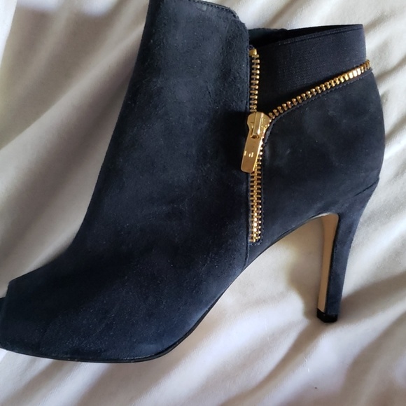 Brand new Marc Fisher Blue suede heel - Picture 3 of 7